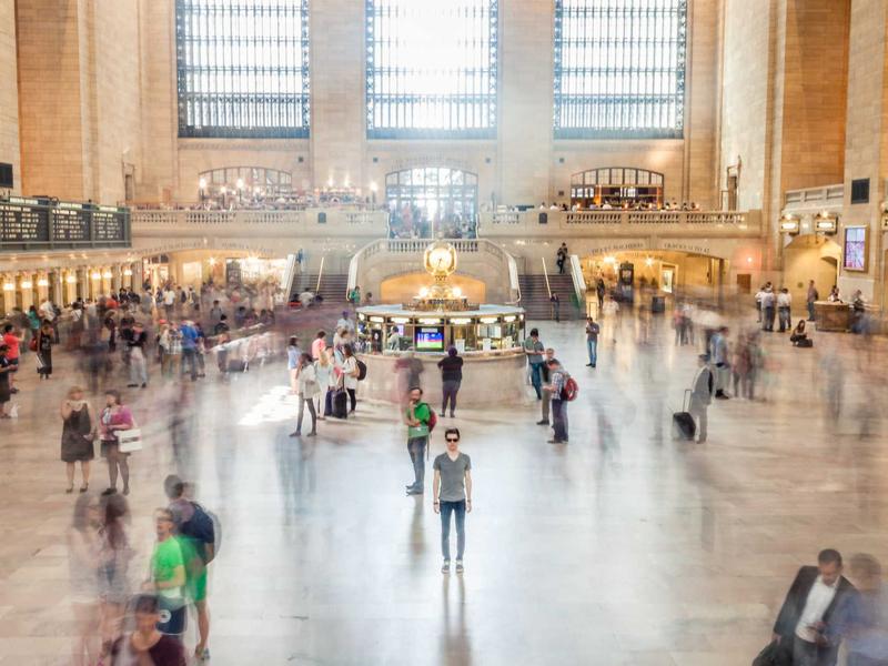 重庆山城<br>cevlzba.cn 轻轨穿楼奇观